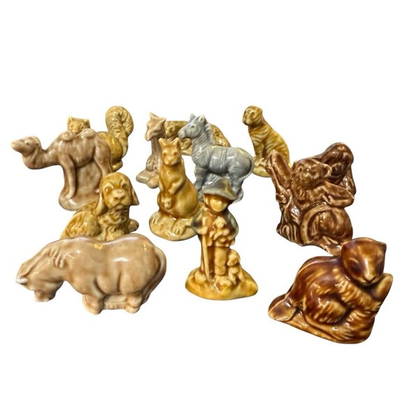 Wade  Whimsie Miniature Porcelain England Figurines Lot of 13 - 12 animals 1 Boy - Picture 3 of 3
